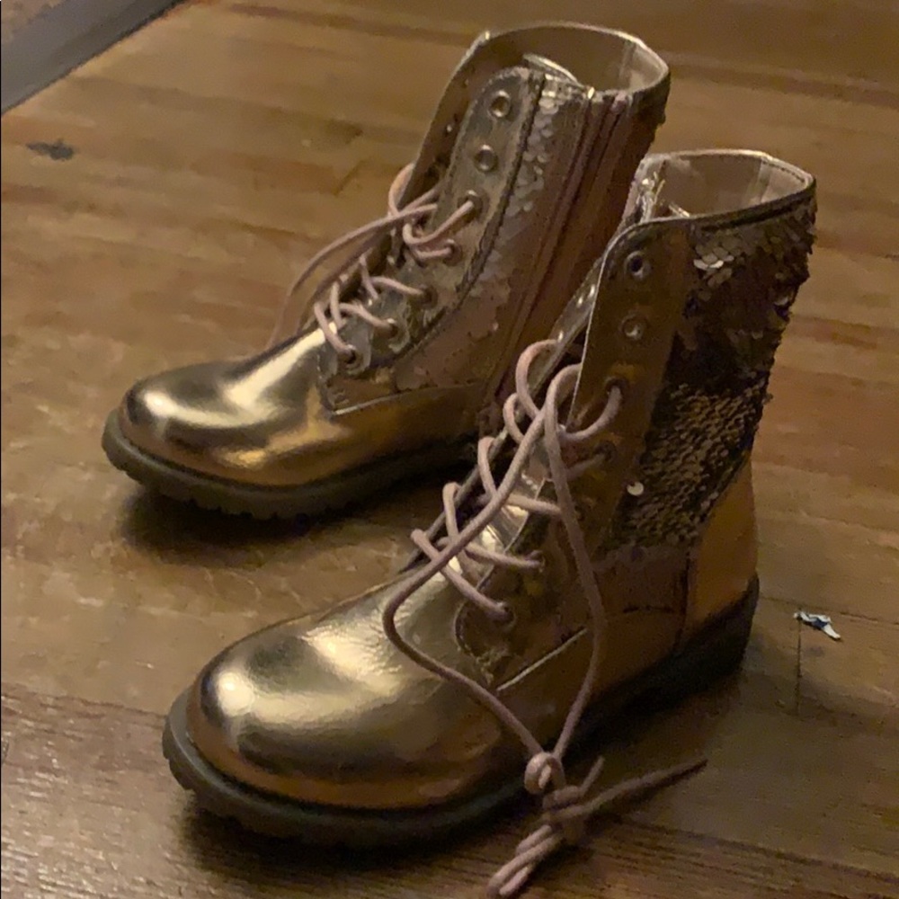 Brand new  gold ankle boots for girl!